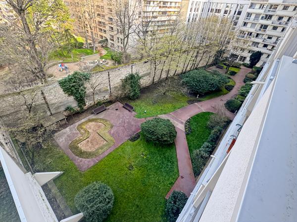 Appartement Paris 3 pièces 68 m2 sans vis-à-vis sur balcon