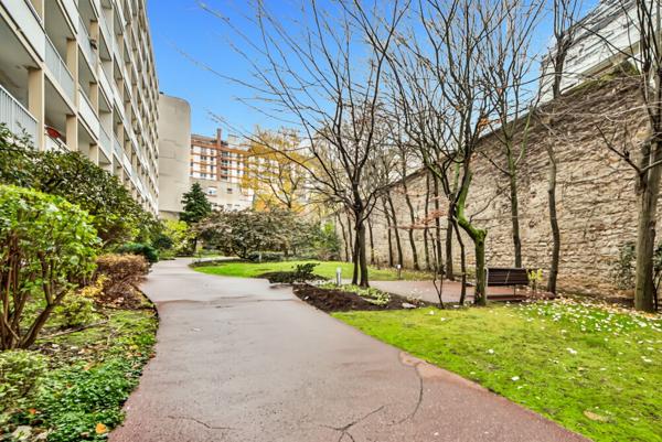 Appartement Paris 3 pièces 68 m2 sans vis-à-vis sur balcon