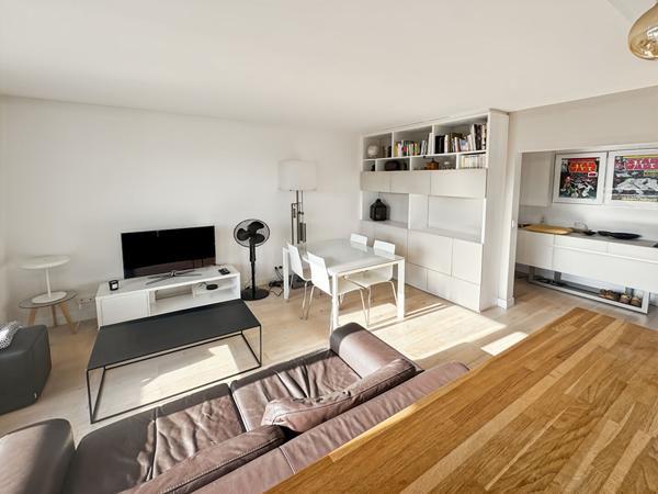 Appartement Paris 3 pièces 68 m2 sans vis-à-vis sur balcon