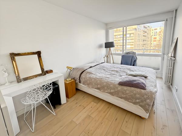 Appartement Paris 3 pièces 68 m2 sans vis-à-vis sur balcon