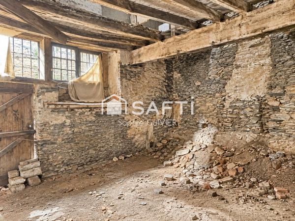 Hyper centre de Segré, bâtiment à rénover intégralement. Idéal pour investisseur et bricoleur