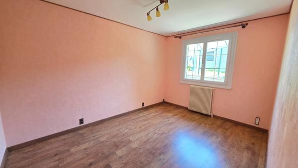 EN EXCLUSIVITE SUR COUZEIX JOLIE MAISON DE PLAIN PIED AVEC GARAGE ABRI JARDIN SUR TERRAIN ARBORE