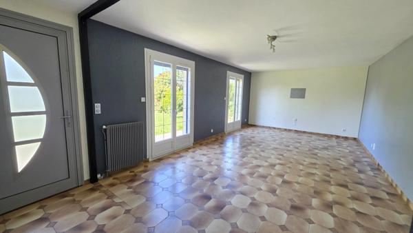 EN EXCLUSIVITE SUR COUZEIX JOLIE MAISON DE PLAIN PIED AVEC GARAGE ABRI JARDIN SUR TERRAIN ARBORE