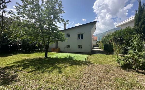 Maison à vendre    4 pièces • 552 m2 Saint-Égrève