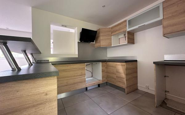 Maison à vendre    4 pièces • 552 m2 Saint-Égrève