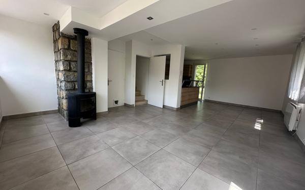 Maison à vendre    4 pièces • 552 m2 Saint-Égrève