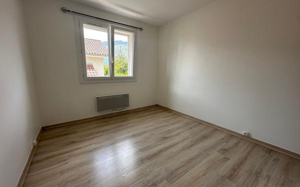 Maison à vendre    4 pièces • 552 m2 Saint-Égrève