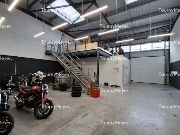 A LOUER BEYCHAC ET CAILLAU-LOCAL D'ACTIVITES DE 222 M²