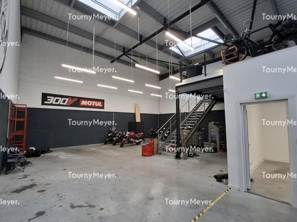 A LOUER BEYCHAC ET CAILLAU-LOCAL D'ACTIVITES DE 222 M²