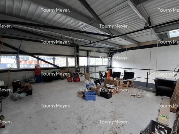 A LOUER BEYCHAC ET CAILLAU-LOCAL D'ACTIVITES DE 222 M²