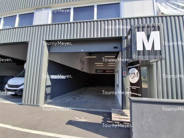 A LOUER BEYCHAC ET CAILLAU-LOCAL D'ACTIVITES DE 222 M²