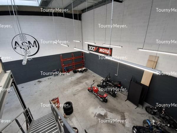 A LOUER BEYCHAC ET CAILLAU-LOCAL D'ACTIVITES DE 222 M²