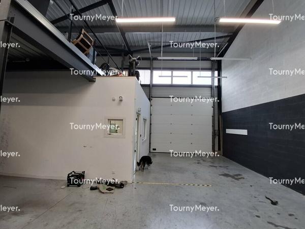 A LOUER BEYCHAC ET CAILLAU-LOCAL D'ACTIVITES DE 222 M²