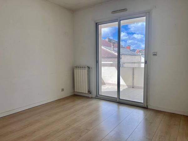 Appartement 3 pièces – 90 m² avec terrasse – Centre-ville de Villeneuve-sur-Lot (47)