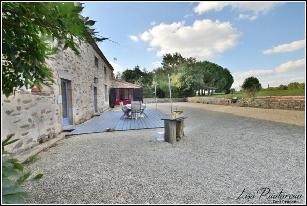 Domaine d'exception - CHAVAGNES EN PAILLERS (85) - 2 maisons d'habitations ainsi que 2 gîtes avec piscine