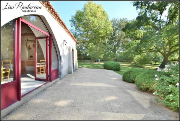 Domaine d'exception - CHAVAGNES EN PAILLERS (85) - 2 maisons d'habitations ainsi que 2 gîtes avec piscine