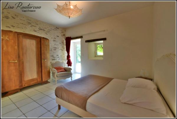 Domaine d'exception - CHAVAGNES EN PAILLERS (85) - 2 maisons d'habitations ainsi que 2 gîtes avec piscine