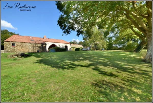 Domaine d'exception - CHAVAGNES EN PAILLERS (85) - 2 maisons d'habitations ainsi que 2 gîtes avec piscine
