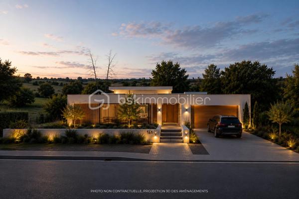 TERRAIN CONSTRUCTIBLE // CU OPÉRATIONNEL POSITIF // ENVIRON 12,09 ARES // ENVIRONNEMENT EXCEPTIONNEL // LACHAMBRE – LES HAUTS DE TISSEN

Vous rêvez de calme, de nature et d’un projet de construction dans un cadre rare ?
Ce terrain situé sur le plateau de Lachambre, au lieu-dit Les Hauts de Tissen, pourrait bien être celui que vous attendiez.

Nichée en bout de rue, cette parcelle bénéficie d’un environnement privilégié, avec une vue panoramique sur les champs et la nature environnante, offrant une sensation d’espace et de sérénité absolument remarquable. Un cadre idéal pour celles et ceux qui recherchent un lieu de vie au vert, sans renoncer à l’accessibilité.

D’une surface d’environ 12,09 ares, ce terrain entièrement constructible dispose d’un CU opérationnel positif.
Il est à viabiliser, avec les réseaux et branchements situés juste devant le terrain, ce qui constitue un vrai atout pour votre futur projet.

Le terrain présente une configuration singulière et pleine de potentiel : il offre environ 11 mètres de façade sur rue dans sa partie la plus étroite, puis s’élargit progressivement jusqu’à environ 17 mètres, sur une longueur d’environ 90 mètres.
Une particularité qui laisse place à de très belles perspectives d’implantation pour une maison pensée en harmonie avec son environnement, avec un vaste jardin, une terrasse tournée vers la nature, ou encore un projet architectural plus atypique.

Côté situation, vous profitez d’un emplacement stratégique :

- environ 40 minutes de Metz
- environ 40 minutes de Sarrebruck
- environ 1h20 du Luxembourg

Et pour les amateurs de mobilité pratique, la gare de Valmont se situe à environ 10 km, avec :

- un direct vers Metz en 25 minutes
- un direct vers Sarrebruck en 30 minutes

Afin de vous aider à vous projeter, j’ai réalisé quelques visuels d’implantation sur site, à titre purement indicatif, pour vous permettre d’imaginer les nombreuses possibilités qu’offre cette parcelle.
👉 Photos non contractuelles – projections 3D des aménagements.

Un terrain rare, dans un cadre inspirant, pour donner vie à un projet sur mesure.

Je vous laisse le découvrir… et reste bien entendu à votre disposition pour tout complément d’information ou pour organiser une visite, afin de vous présenter plus en détail les possibilités qu’offre ce bien.