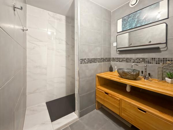 Marseille (13006) T2 climatisé avec grande terrasse – Secteur Cours Pierre Puget