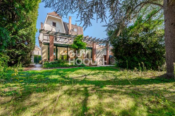 Maison de caractère en plein coeur de Viarmes