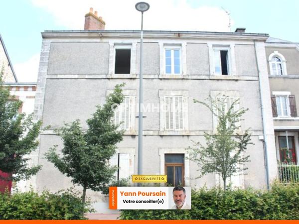 Immeuble de rapport composé de 3 appartements et garages.