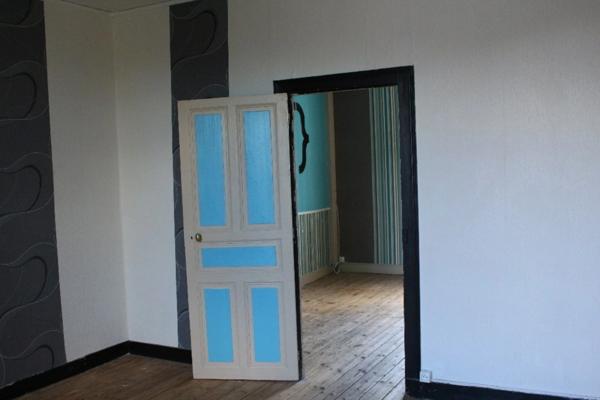 Immeuble de rapport composé de 3 appartements et garages.