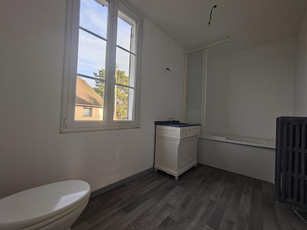 MAISON DE CHARME RENOVEE DE 160 M² HABITABLE AVEC GARAGE ET JARDIN SUR UN TERRAIN CLOS DE 270 M² AU CALME Beauvais (60000)