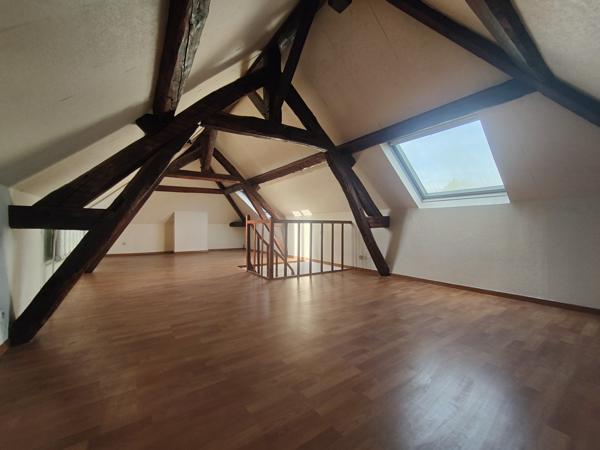 MAISON DE CHARME RENOVEE DE 160 M² HABITABLE AVEC GARAGE ET JARDIN SUR UN TERRAIN CLOS DE 270 M² AU CALME Beauvais (60000)