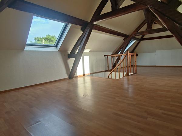 MAISON DE CHARME RENOVEE DE 160 M² HABITABLE AVEC GARAGE ET JARDIN SUR UN TERRAIN CLOS DE 270 M² AU CALME Beauvais (60000)