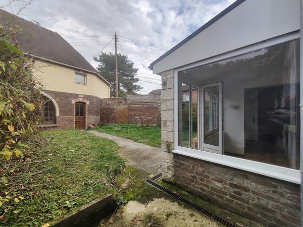 MAISON DE CHARME RENOVEE DE 160 M² HABITABLE AVEC GARAGE ET JARDIN SUR UN TERRAIN CLOS DE 270 M² AU CALME Beauvais (60000)