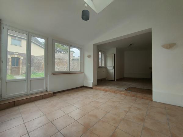 MAISON DE CHARME RENOVEE DE 160 M² HABITABLE AVEC GARAGE ET JARDIN SUR UN TERRAIN CLOS DE 270 M² AU CALME Beauvais (60000)