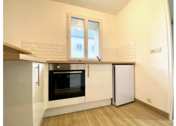 Dpt Yvelines (78), à louer LIMAY appartement T2 de 32 m² place de Parking et local à vélo privatif