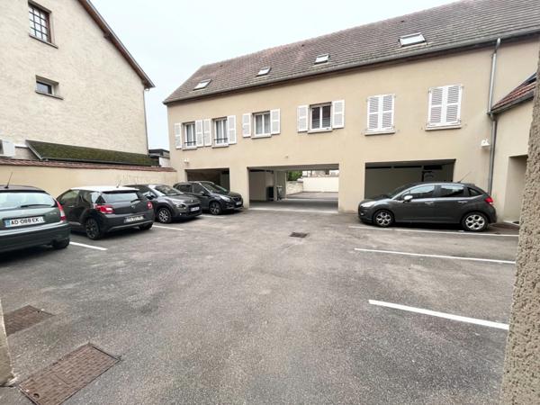 Dpt Yvelines (78), à louer LIMAY appartement T2 de 32 m² place de Parking et local à vélo privatif