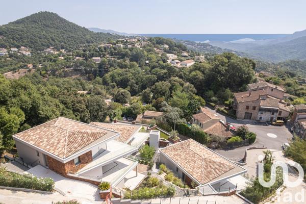 Appartement à vendre 4 pièces 137,9 m² Les Adrets-de-l'Estérel