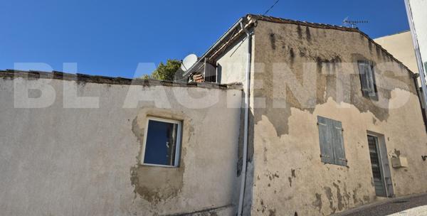 Maison de village avec vue dégagée et remise attenante à Brézilhac (11270)