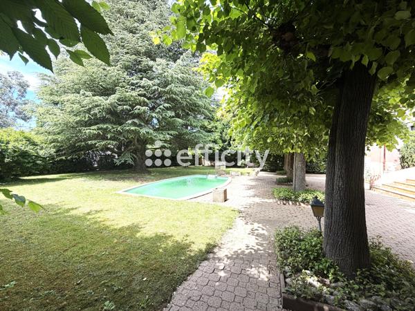Maison
         6 pièces
        - 160 m² Exclusivité 380 000 € *