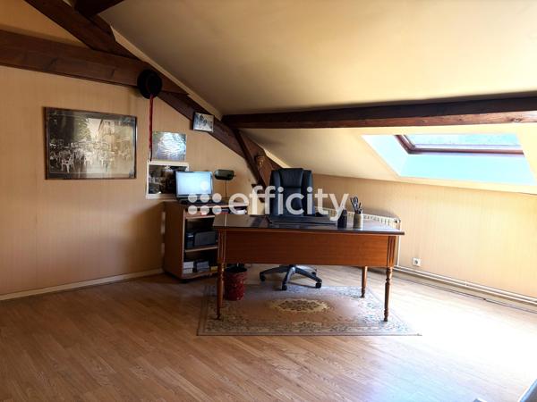 Maison
         6 pièces
        - 160 m² Exclusivité 380 000 € *