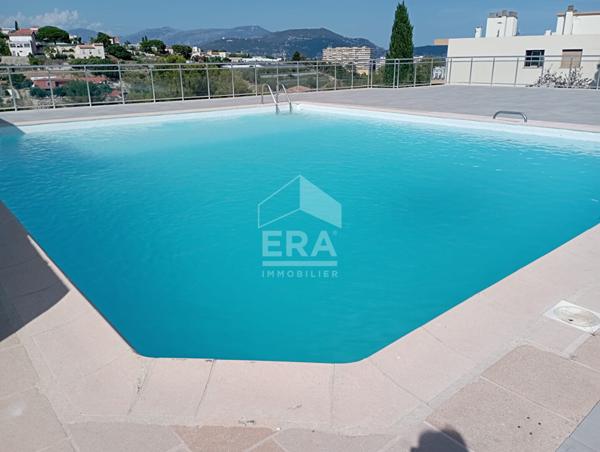 À VENDRE/ FABRON : Studio de 30m2, balcon et piscine