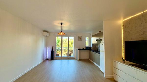 À VENDRE/ FABRON : Studio de 30m2, balcon et piscine