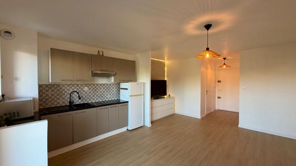 À VENDRE/ FABRON : Studio de 30m2, balcon et piscine