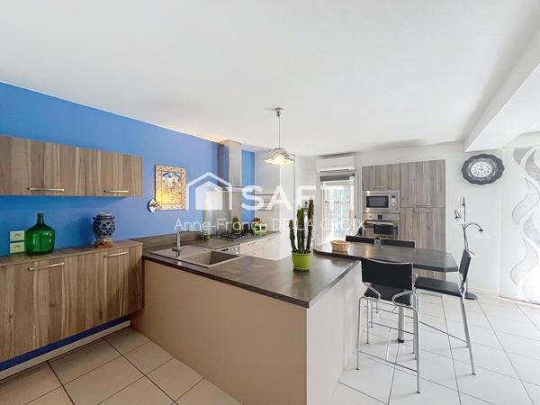 Centre ville T4 avec terrasse 26m2, 2 places de parking et cave.