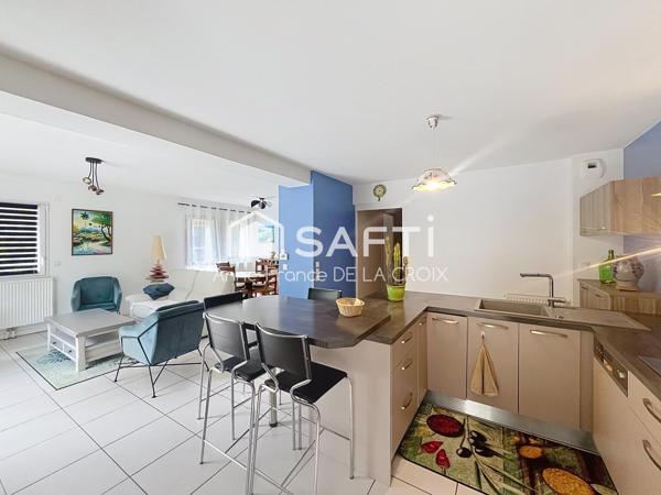 Centre ville T4 avec terrasse 26m2, 2 places de parking et cave.