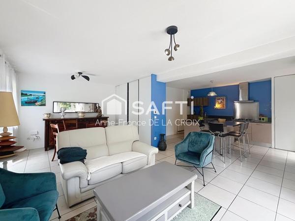 Centre ville T4 avec terrasse 26m2, 2 places de parking et cave.