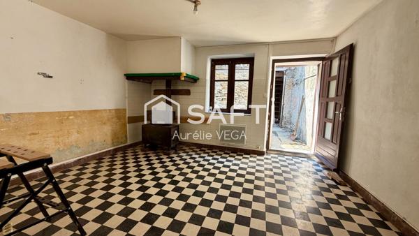 MAISON DE VILLAGE AVEC PATIO, JARDIN ET DÉPENDANCE