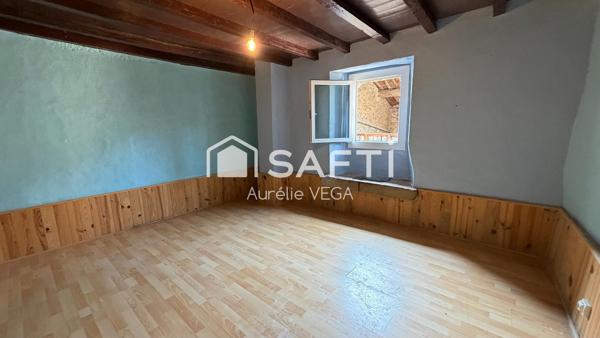MAISON DE VILLAGE AVEC PATIO, JARDIN ET DÉPENDANCE