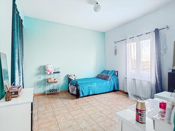 Maison spacieuse 140 m2 sur Parcelle 650 m2 avec piscine à vendre  -  Secteur Saint-Loup 13010 Marseille