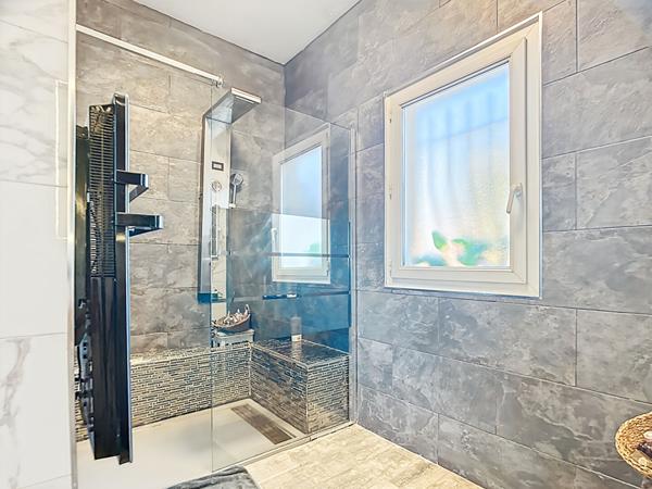 Maison spacieuse 140 m2 sur Parcelle 650 m2 avec piscine à vendre  -  Secteur Saint-Loup 13010 Marseille