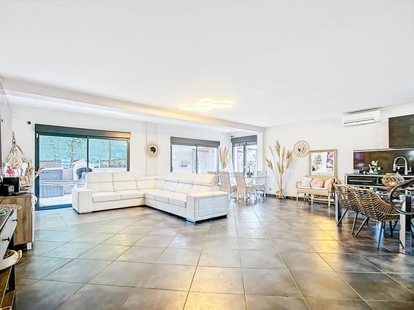 Maison spacieuse 140 m2 sur Parcelle 650 m2 avec piscine à vendre  -  Secteur Saint-Loup 13010 Marseille