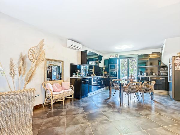 Maison spacieuse 140 m2 sur Parcelle 650 m2 avec piscine à vendre  -  Secteur Saint-Loup 13010 Marseille